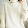 Weiße Rollkragenpullover Damen, Strick, Wintermode, warm, elegant, bequem, modisch.