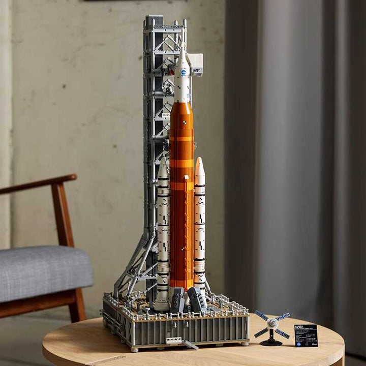 NASA Artemis Space Launch System Modell – AstraX
