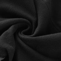 Schwarzer Fleece-Stoff, weiche Textur, Nahaufnahme, ideal für warme Kleidung und Decken.