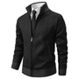 Schwarze Herrenjacke mit Reißverschluss, kariertes Muster, eleganter Stil, Anzughemd und Krawatte.