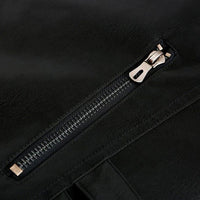 Schwarze Lederjacke mit silbernem Reißverschluss, modisch, hochwertig, stilvolle Oberbekleidung.