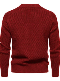 Roter Strickpullover aus Wolle, Herrenmode, warm, stilvoll, Winterkleidung, Rückansicht.