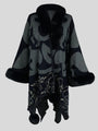 Damen-Poncho mit schwarzem und grauem Muster, Kunstpelzbesatz, elegant, warm, modisch.