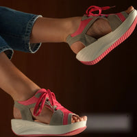 Trendige, bequeme und sommerlich leichte Damensandalen – Fergie