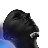 Schwarzes Modell mit weißem Kinnmassagegerät, ergonomisch, für Entspannung und Stressabbau.