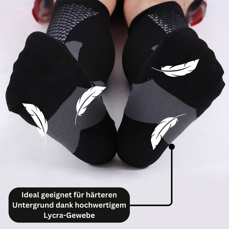 Schwarze Sportsocken mit Lycra-Gewebe, ideal für harten Untergrund, rutschfest, bequem.