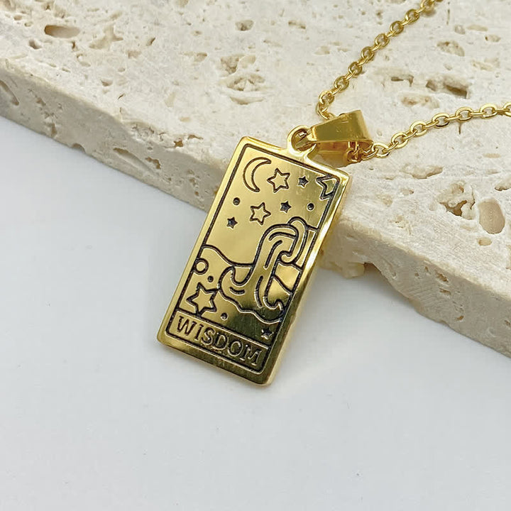 Goldene Halskette mit rechteckigem Anhänger, eingraviertem Mond und Sternen, Schmuck für Damen.