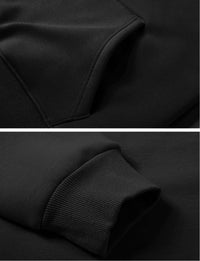 Schwarzer Hoodie aus Baumwolle, Detailansicht von Tasche und Bündchen, modisch und bequem.