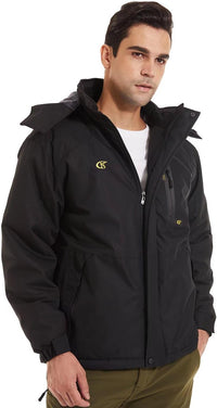Mann in schwarzer Outdoor-Jacke mit Kapuze, wasserabweisend, ideal für Herbst und Winter.