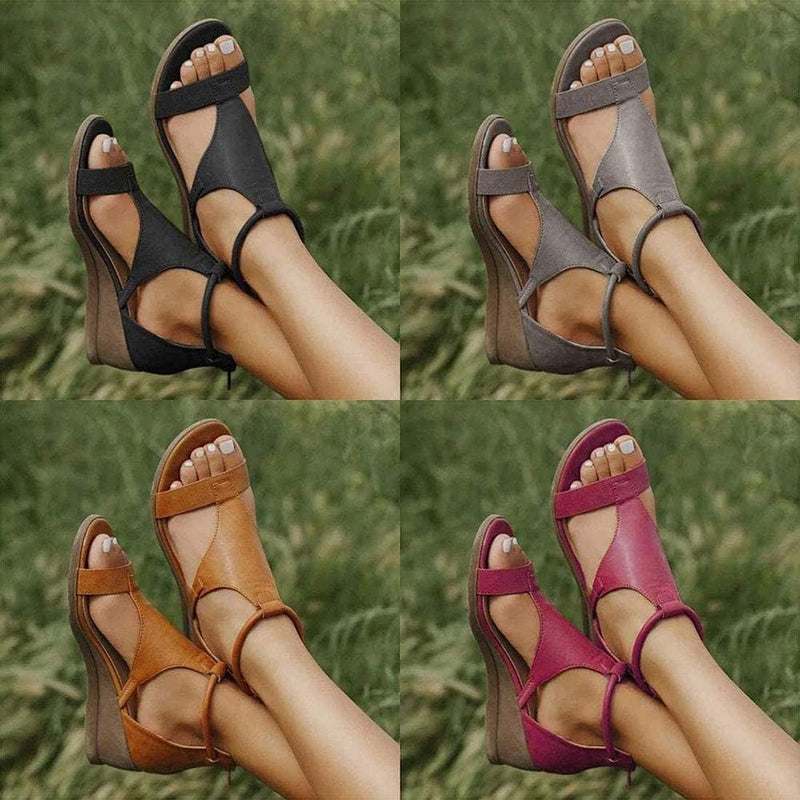 Vier Paar Damen-Sandalen, Keilabsatz, in Schwarz, Grau, Braun und Pink, Sommermode.