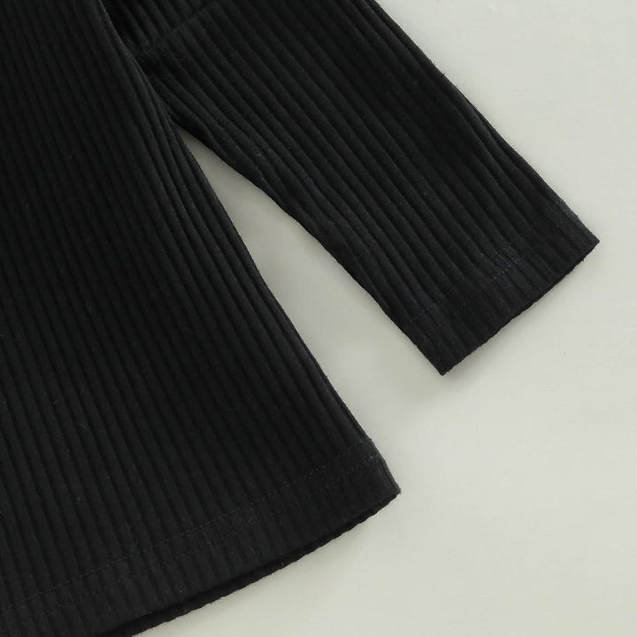 Schwarzes geripptes Langarmshirt aus Baumwolle, modisch, bequem, vielseitig.