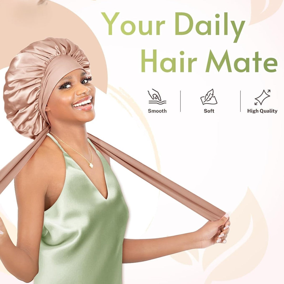 Frau mit seidener Schlafhaube, beige, glatt, weich, hochwertige Haarpflege, Nachtmütze.