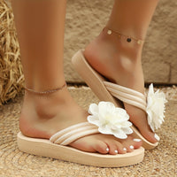 Stylische Damen-Slipper mit Blumendetail für den Sommer - BlütenSchritt