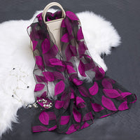 Herbstlicher Damen Seidenschal mit Blumenmuster und Cut-out-Design – Fiora (1+1 GRATIS)