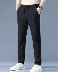 Schwarze Herren Jogginghose, elastischer Bund, Taschen, sportlich, bequem, Freizeitmode.