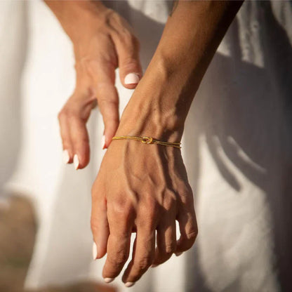 Minimalistische Knotenarmband – Elva