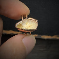 Handgefertigter Citrin-Ring, Kupferfassung, gelber Edelstein, Schmuckdesign, Unikat.