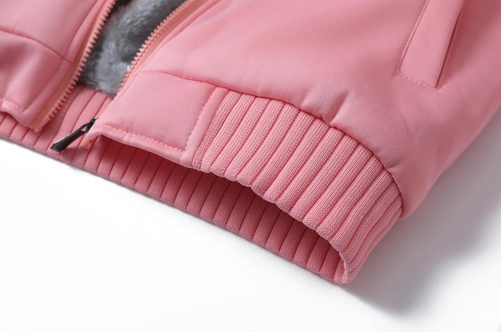 Rosa Damenjacke mit Reißverschluss, gerippter Saum, warmes Futter, modische Winterbekleidung.