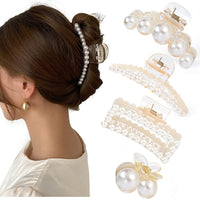Frau mit Perlen-Haarklammer, elegantes Haaraccessoire, modischer Haarschmuck, weiß, Kunststoff.