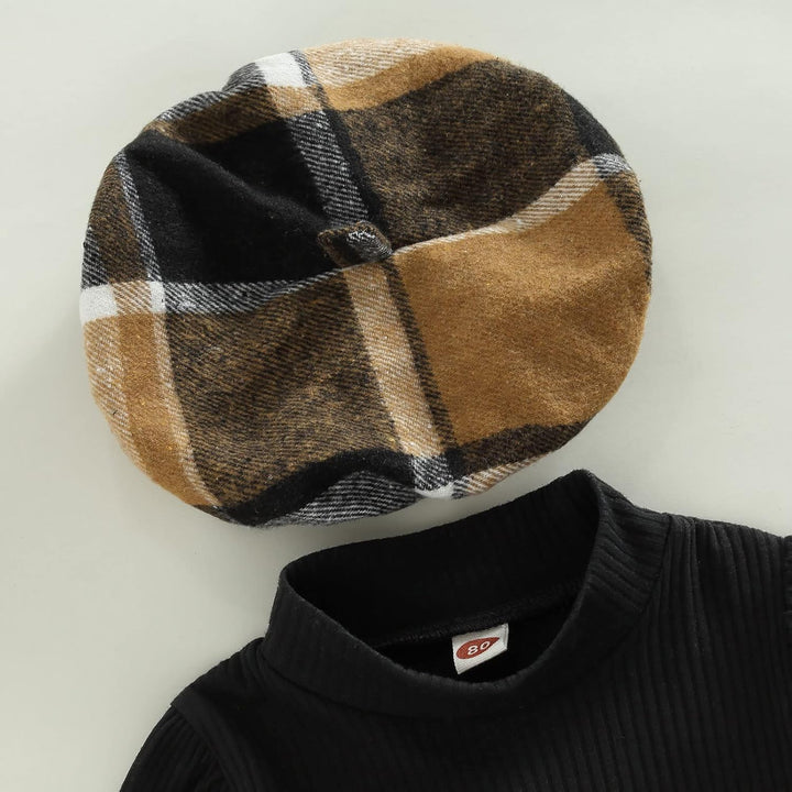 Kariertes Woll-Barett in Braun und Schwarz, modisches Accessoire für Herbst und Winter.