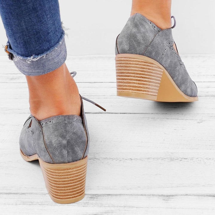 Wildlederoptik Dirndl-Schnürpumps – Katharina Oktoberfest 2025