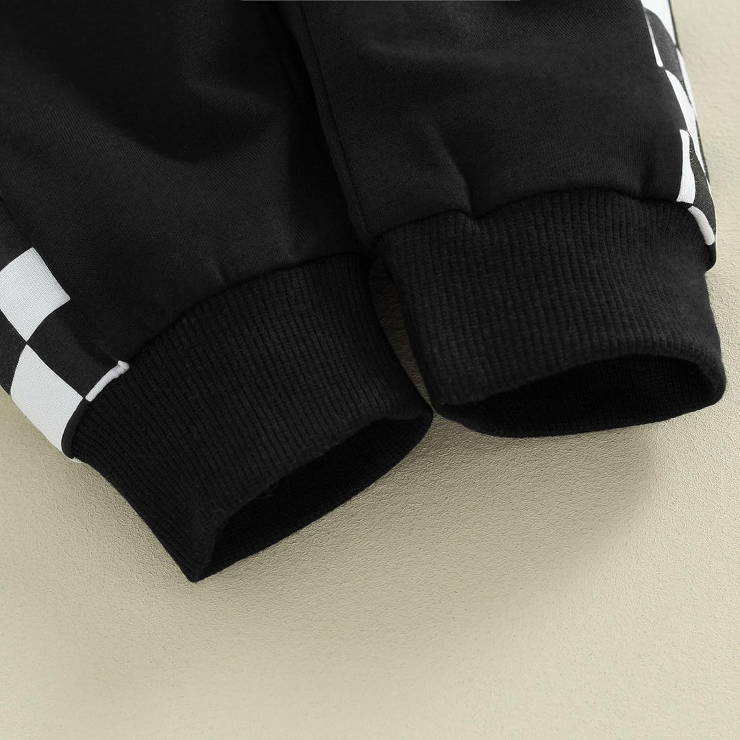 Schwarze Jogginghose mit weißen Karomuster, Bündchen, Baumwolle, sportlich, bequem.