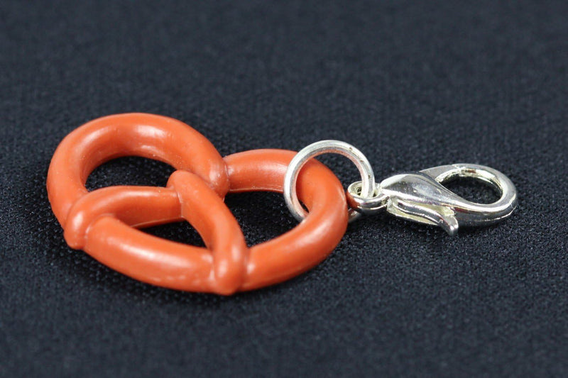Brezel Charm Anhänger (2er-Set) – WiesnBrezn Oktoberfest 2025