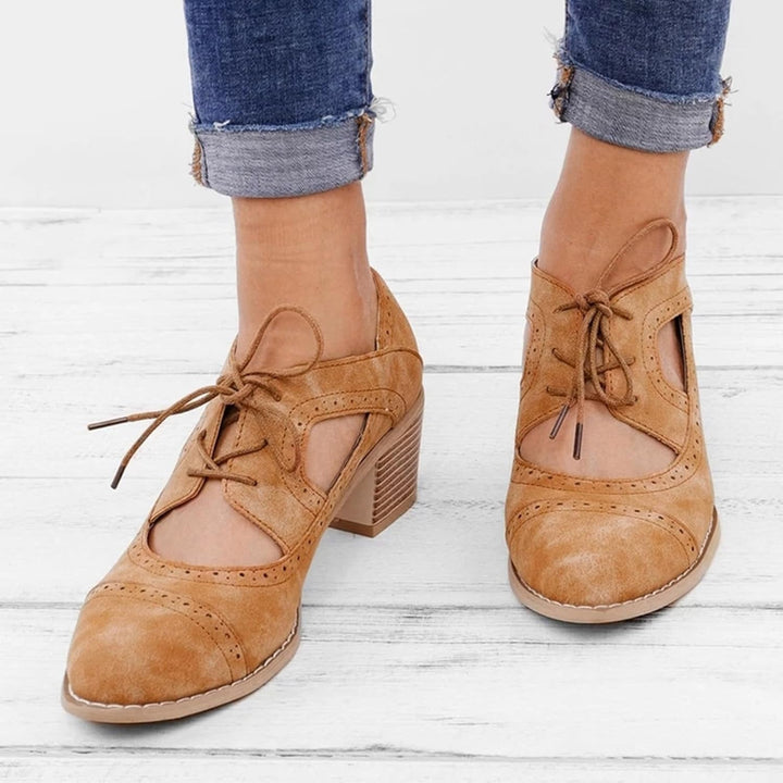 Wildlederoptik Dirndl-Schnürpumps – Katharina Oktoberfest 2025