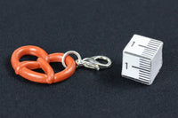 Brezel Charm Anhänger (2er-Set) – WiesnBrezn Oktoberfest 2025