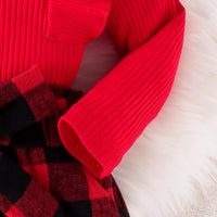 Roter Baby-Strampler aus Baumwolle, gerippt, mit kariertem Rock, weiches Material, bequem.