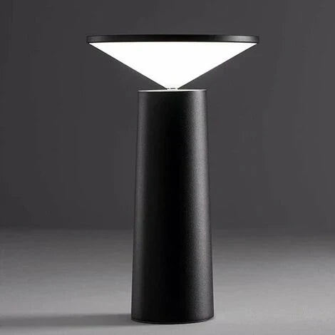 Moderne schwarze Tischlampe, konisches Design, LED-Beleuchtung, minimalistischer Stil.