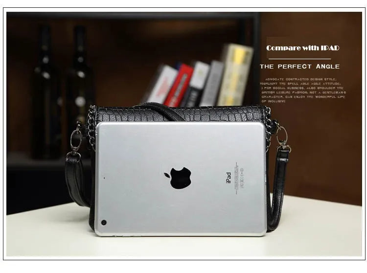 Schwarze Krokodilleder-Handtasche mit iPad, stilvoll, modern, elegant, für Damen.