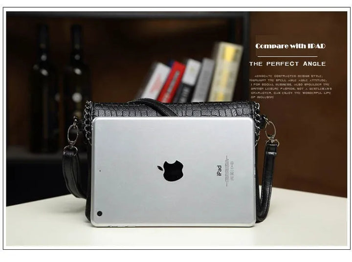 Schwarze Krokodilleder-Handtasche mit iPad, stilvoll, modern, elegant, für Damen.