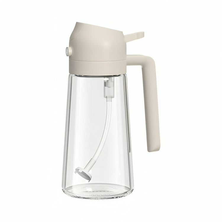 Transparente Kunststoff-Karaffe mit beige Deckel und Griff, ideal für Getränkeaufbewahrung.