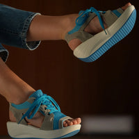 Trendige, bequeme und sommerlich leichte Damensandalen – Fergie