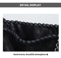 Schwarze handgewebte Tasche, Detailansicht, Lederoptik, elegante Verarbeitung.