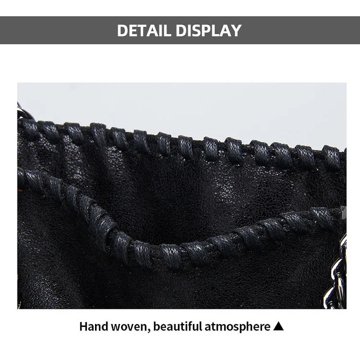 Schwarze handgewebte Tasche, Detailansicht, Lederoptik, elegante Verarbeitung.