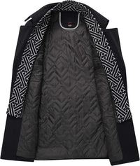 Schwarzer Herrenmantel mit geometrischem Innenfutter, elegantes Design, Wintermode.