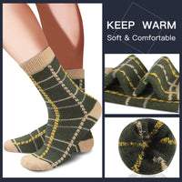 Grüne Wollsocken mit Karomuster, warm, weich, bequem, ideal für kalte Wintertage.