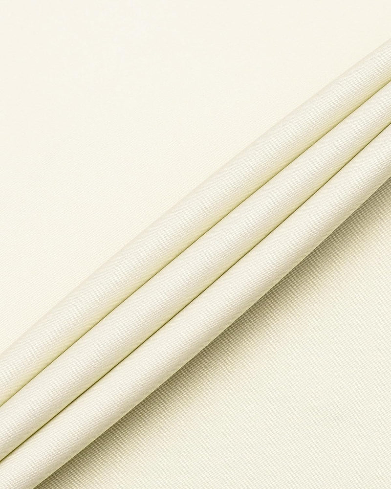 Beige Baumwollstoff, glatt, hochwertig, ideal für Nähprojekte und Bekleidung.