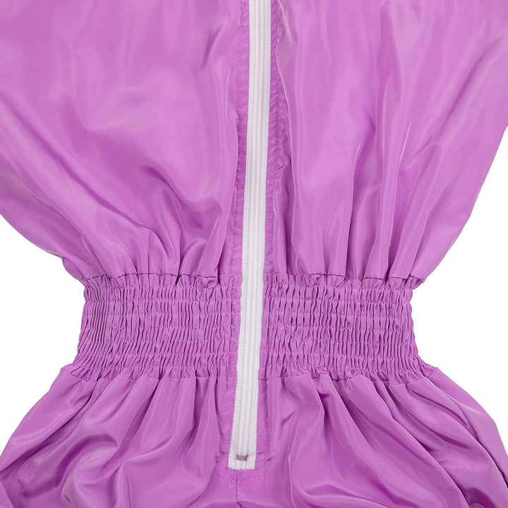 Lila Regenjacke mit Reißverschluss, elastischer Taille, wasserdicht, Outdoor-Bekleidung.