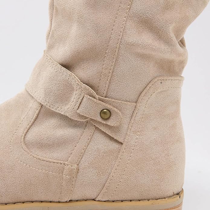 Beige Wildlederstiefel mit Schnalle, Damenmode, Herbstschuh, rutschfeste Sohle.