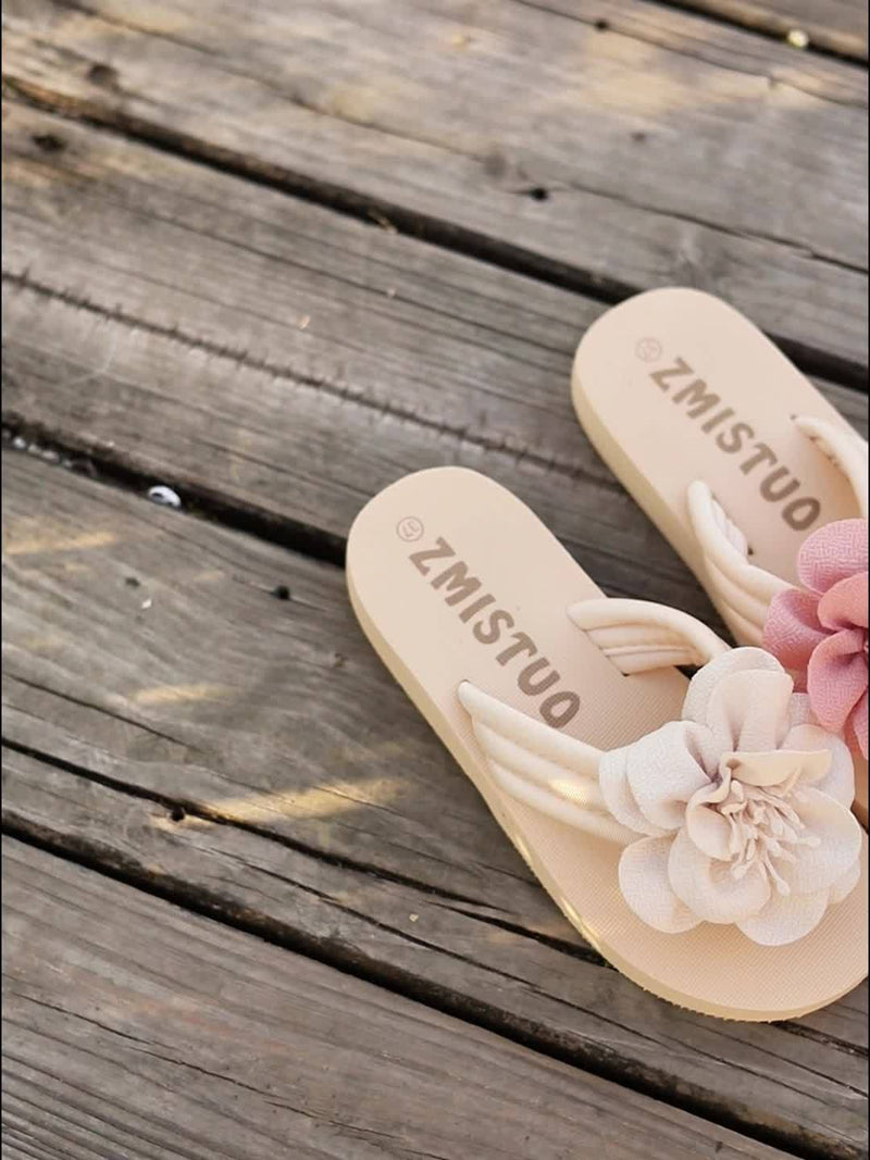 Stylische Damen-Slipper mit Blumendetail für den Sommer - BlütenSchritt