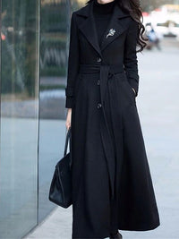 Damen Wintermantel schwarz, lang, elegant, mit Gürtel, modisch, warm, Herbstmode.