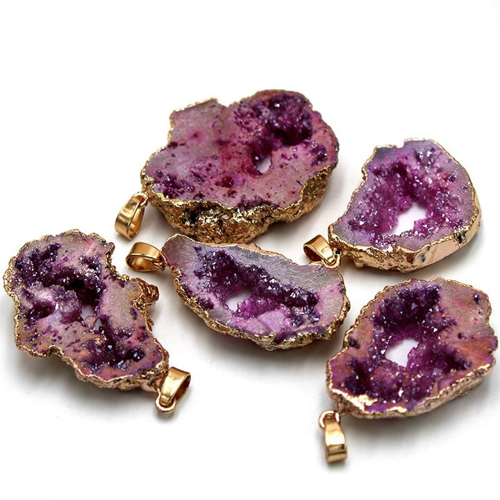 Lila Achat-Anhänger mit goldener Fassung, natürlicher Kristall, Schmuckzubehör.