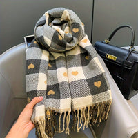 Karierter Damen Schal aus Polyester für Herbst & Winter – Aurelie