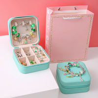 DIY-Armband Bastelset für Kinder mit Perlen, Anhängern & Geschenkbox