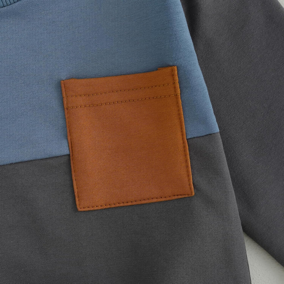 Graues Sweatshirt mit blauer und brauner Tasche, Baumwolle, modisch, lässig, Herrenmode.
