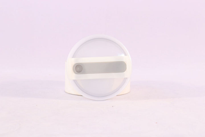 Weißer runder Silikon-Deckel mit Griff, luftdicht, für Lebensmittelbehälter.