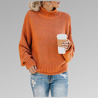Frau in orangefarbenem Strickpullover mit Kaffeebecher, lässige Mode, Herbstoutfit.
